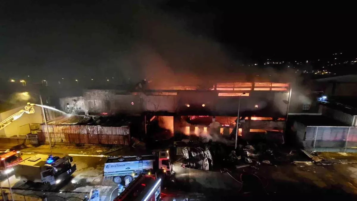 Samsun\'da Yatak ve Koltuk Fabrikasında Yangın Çıktı