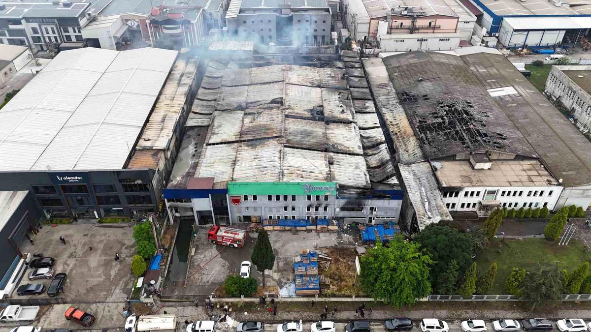 Samsun OSB\'de Yatak ve Koltuk Fabrikasında Yangın