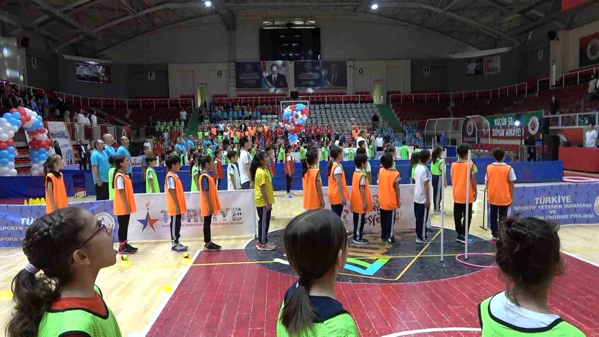 Yalova Çocuk Oyunları Şenliği Finalleri Renkli Görüntülere Sahne Oldu
