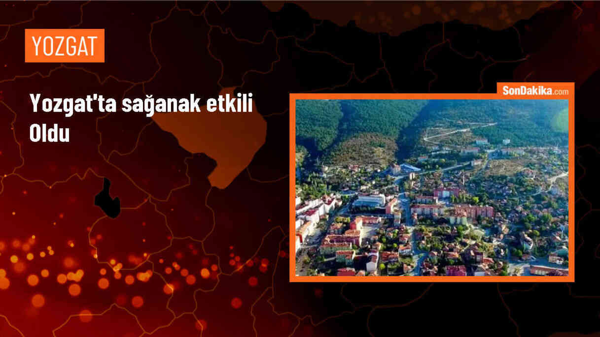 Yozgat\'ta sağanak nedeniyle yamaçtan akan çamur trafikte aksamalara yol açtı