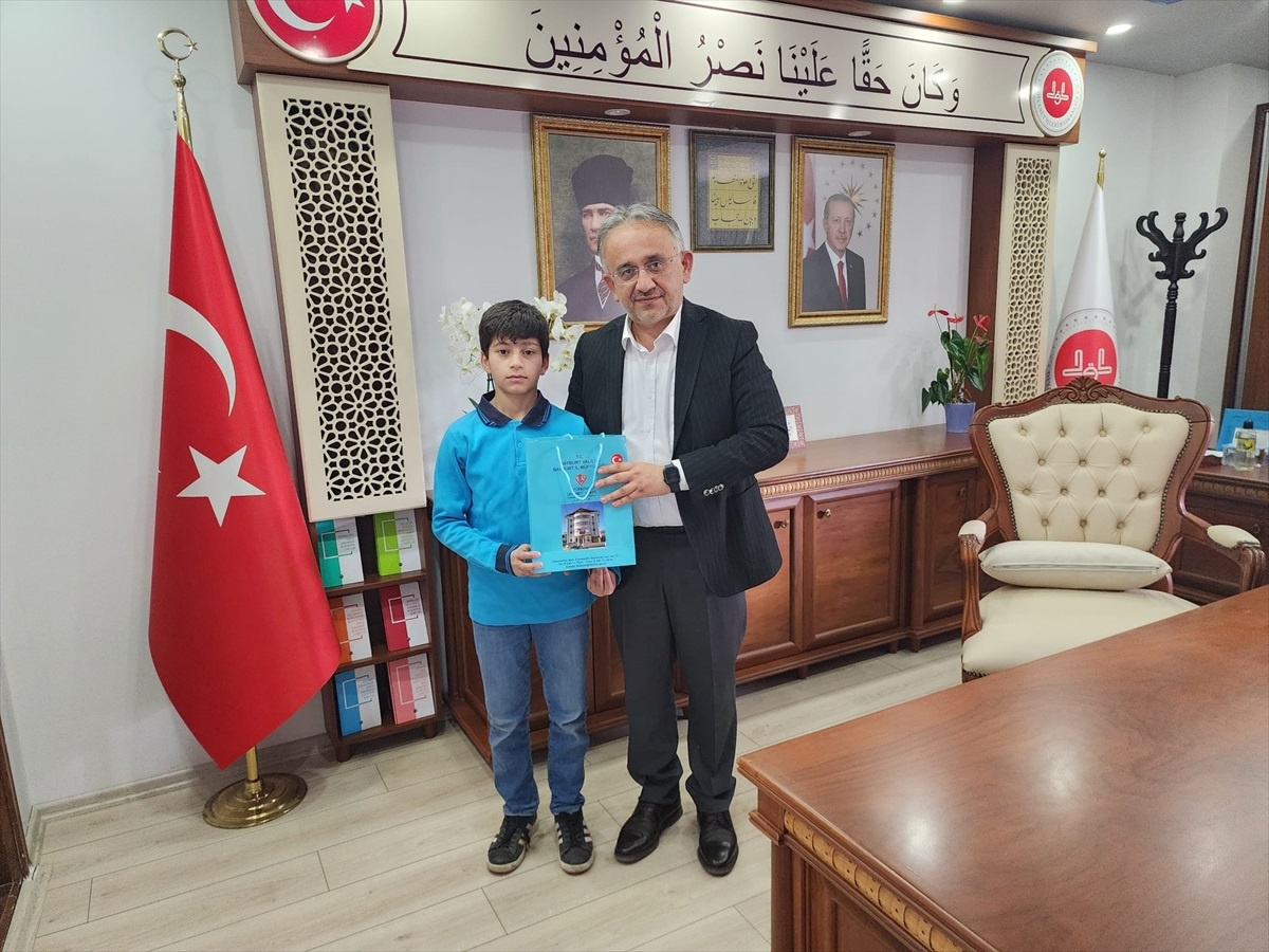 11 yaşındaki Abdulhamit Yılmaz, Bayburt\'ta Kur\'an-ı Kerim\'i 7 ayda ezberledi