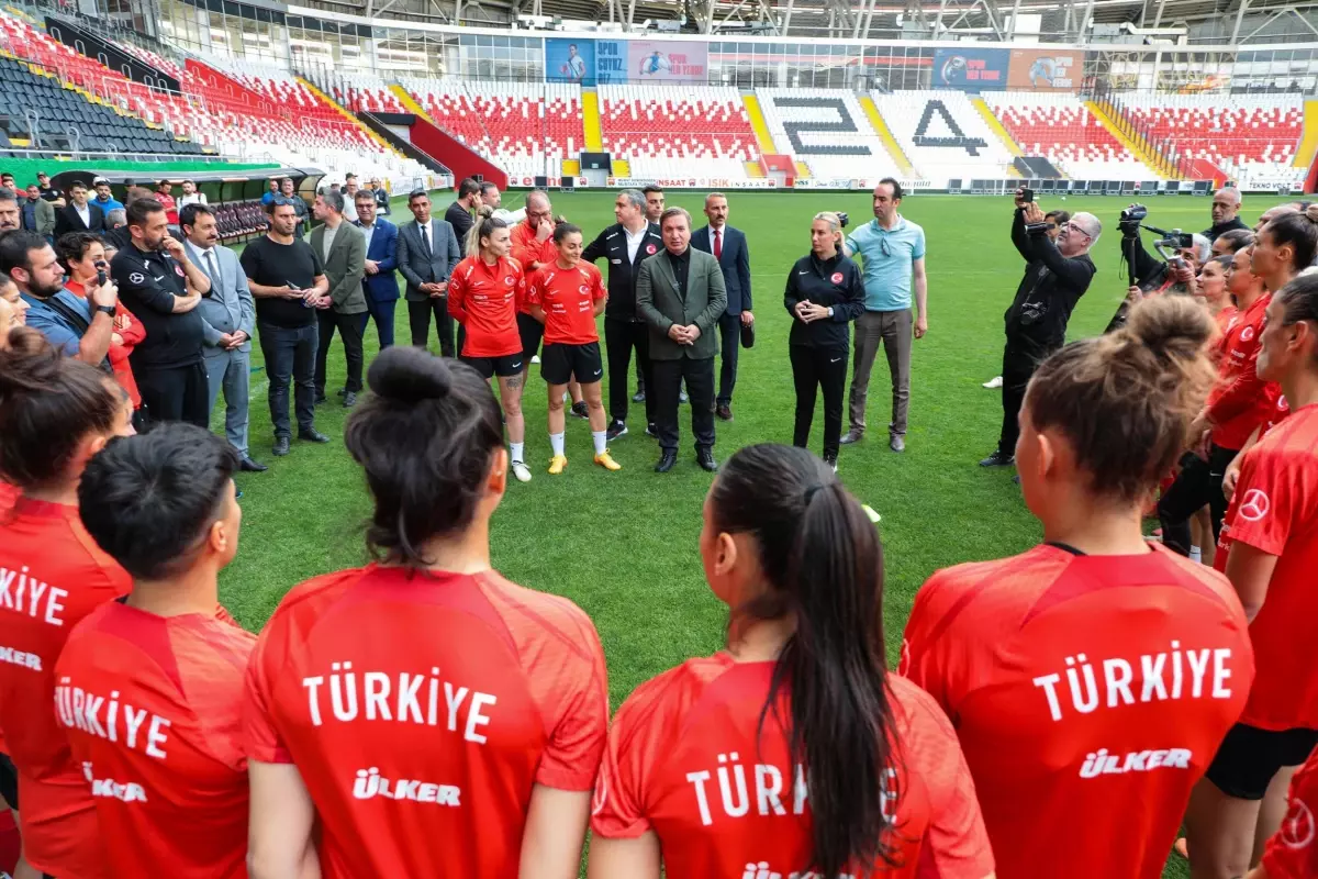 A Milli Kadın Futbol Takımı, Azerbaycan maçı için hazırlıklarını sürdürüyor