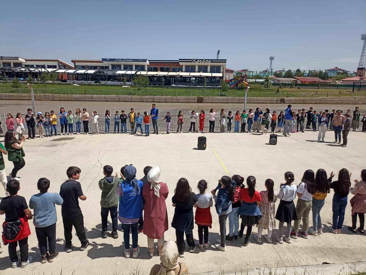 Ağrı\'da Geleneksel Çocuk Oyunları Şenliği Düzenlendi