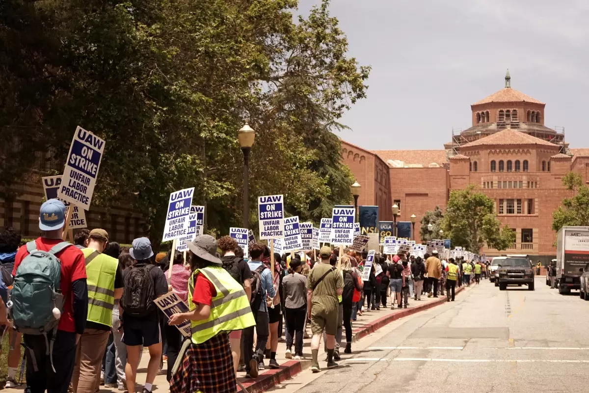 Kaliforniya Üniversitesi\'nde Akademik Personel Protesto Gösterisi