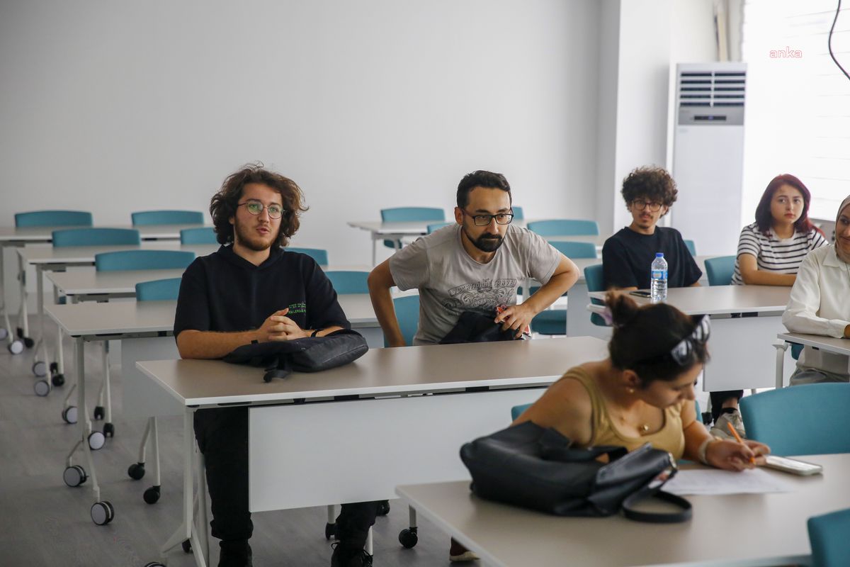 Antalya Büyükşehir Belediyesi\'nden gençlere CV Hazırlama Eğitimi