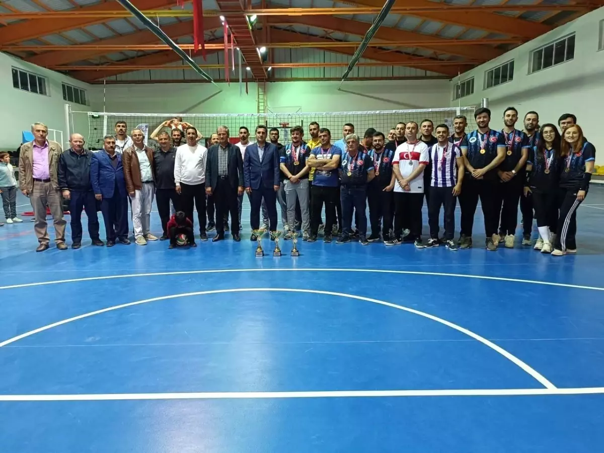 Aydıntepe İlçe Devlet Hastanesi, Gençlik Haftası Voleybol Turnuvasının Şampiyonu Oldu