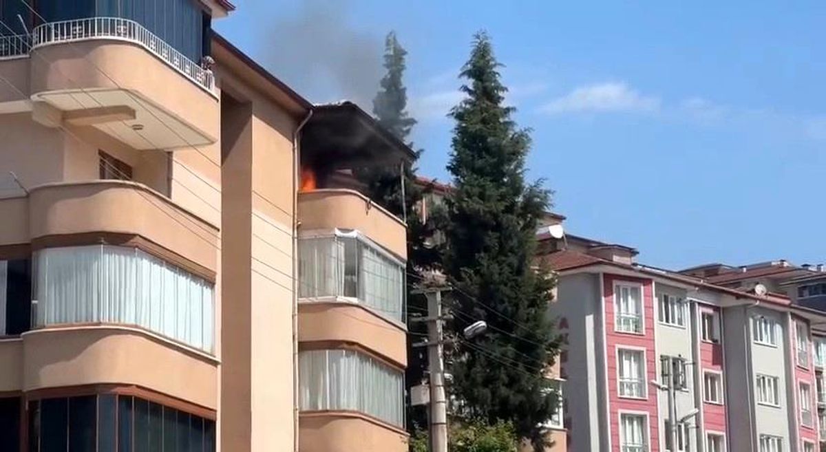 Karabük\'te bir sitede bulunan dairenin balkonunda çıkan yangın söndürüldü
