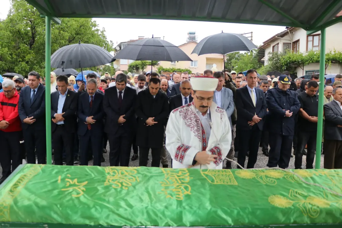 Diyaliz Sonrası Hayatını Kaybeden Saniye Aksöz Toprağa Verildi