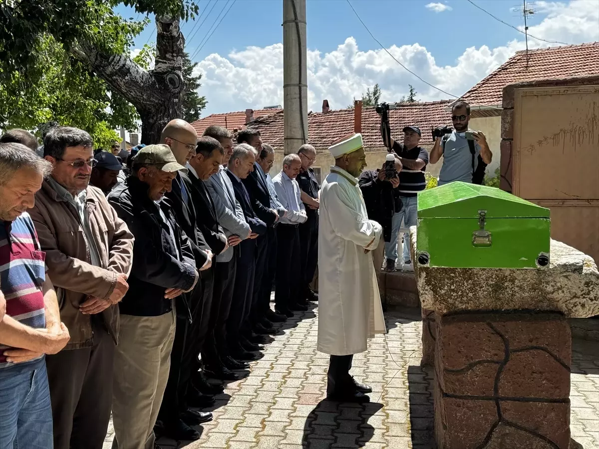 Burdur\'da diyaliz tedavisi sonrası hayatını kaybeden hastanın cenazesi defnedildi