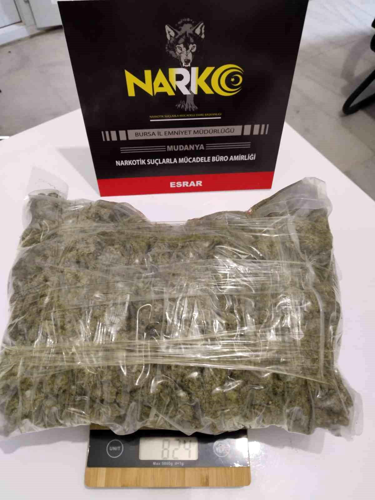 Mudanya\'da polis uygulamasında motosiklet sürücüsünden 824 gram esrar çıktı