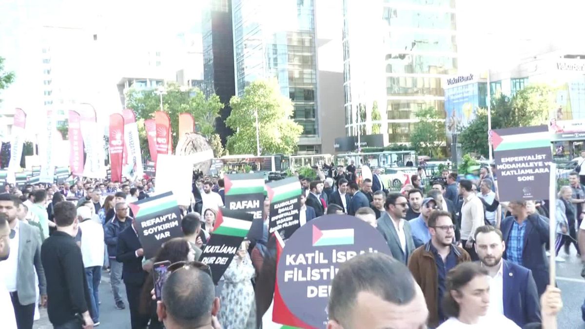 CHP İstanbul İl ve İlçe Örgütleri İsrail\'in Gazze Saldırılarını Protesto Etti