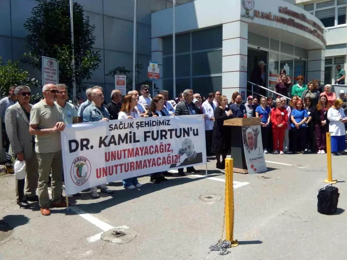 Samsun\'da Görevli Doktorun Anma Töreni Düzenlendi