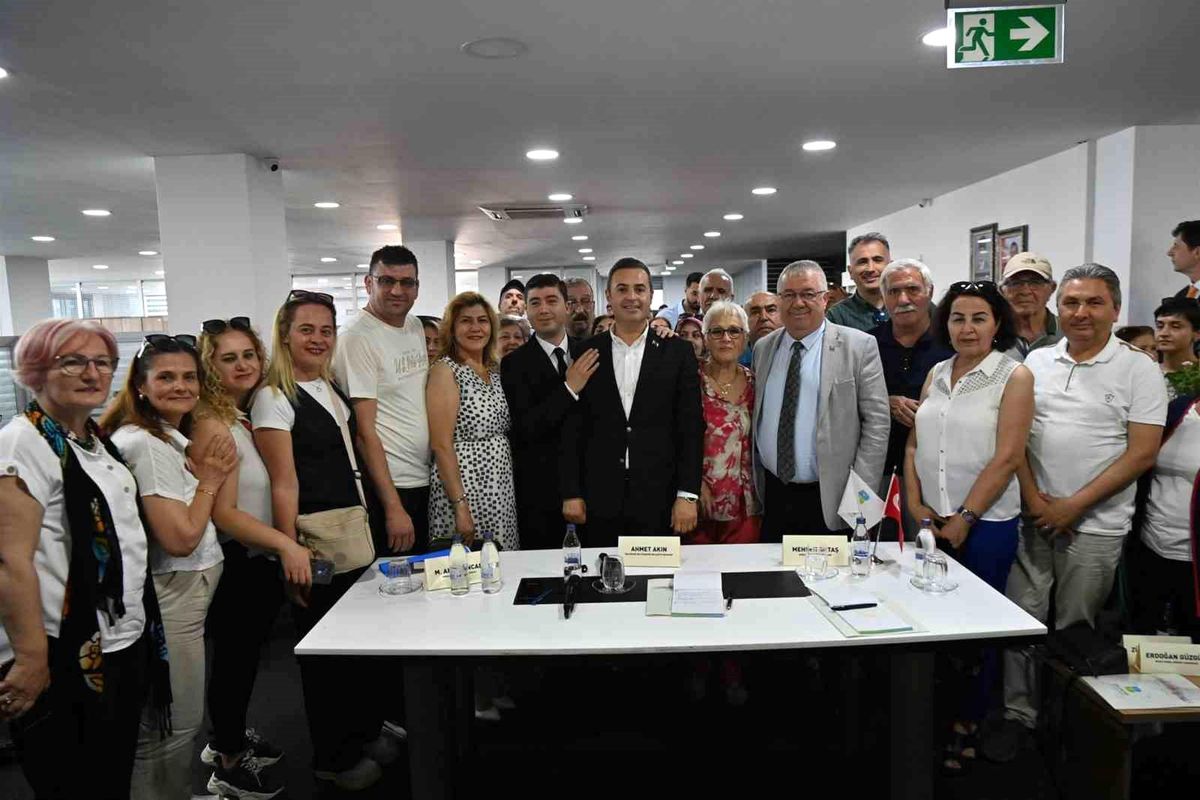 Balıkesir Büyükşehir Belediye Başkanı Ahmet Akın Edremitlilerle Buluştu