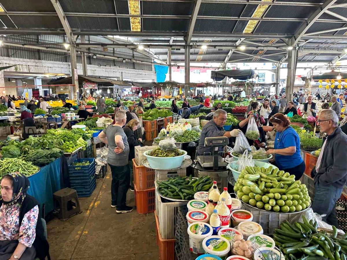 Zonguldak\'ta Halk Pazarında Fiyatlar Market Fiyatlarını Aratmadı