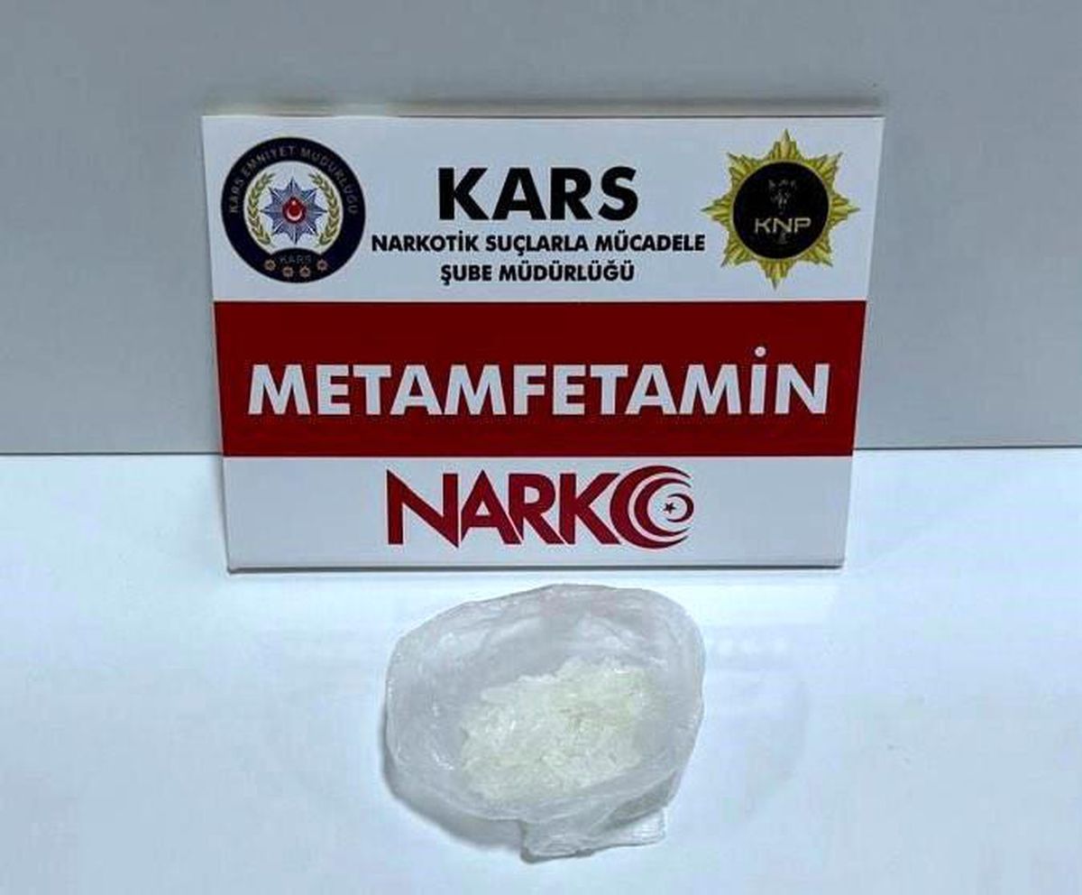 Kars\'ta Uyuşturucu Madde Ele Geçirildi, 2 Kişi Tutuklandı