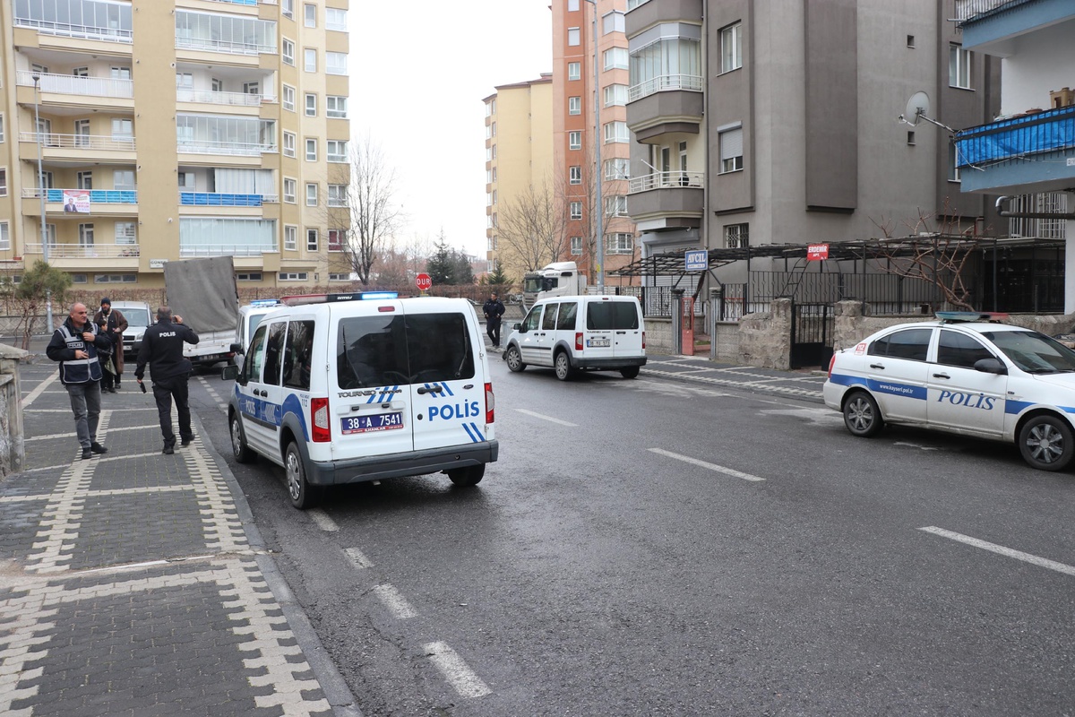 Gazeteci Azim Deniz\'i Takip Edip Vuran Şüpheli Tahliye Edildi