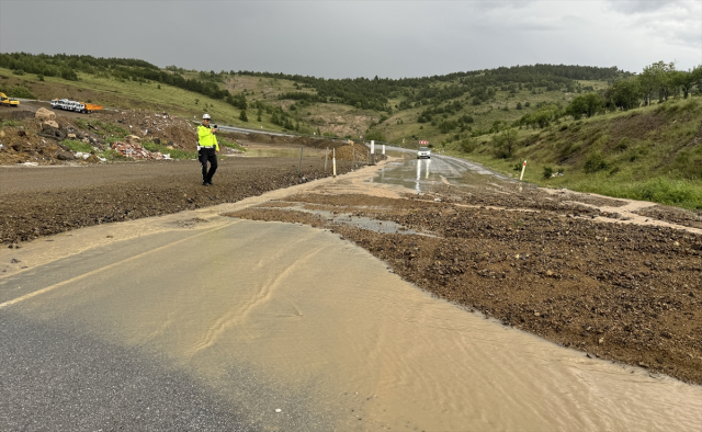 Meteoroloji'nin sarı kodla uyardığı 7 kent, sağanağa teslim oldu