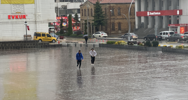 Meteoroloji'nin sarı kodla uyardığı 7 kent, sağanağa teslim oldu