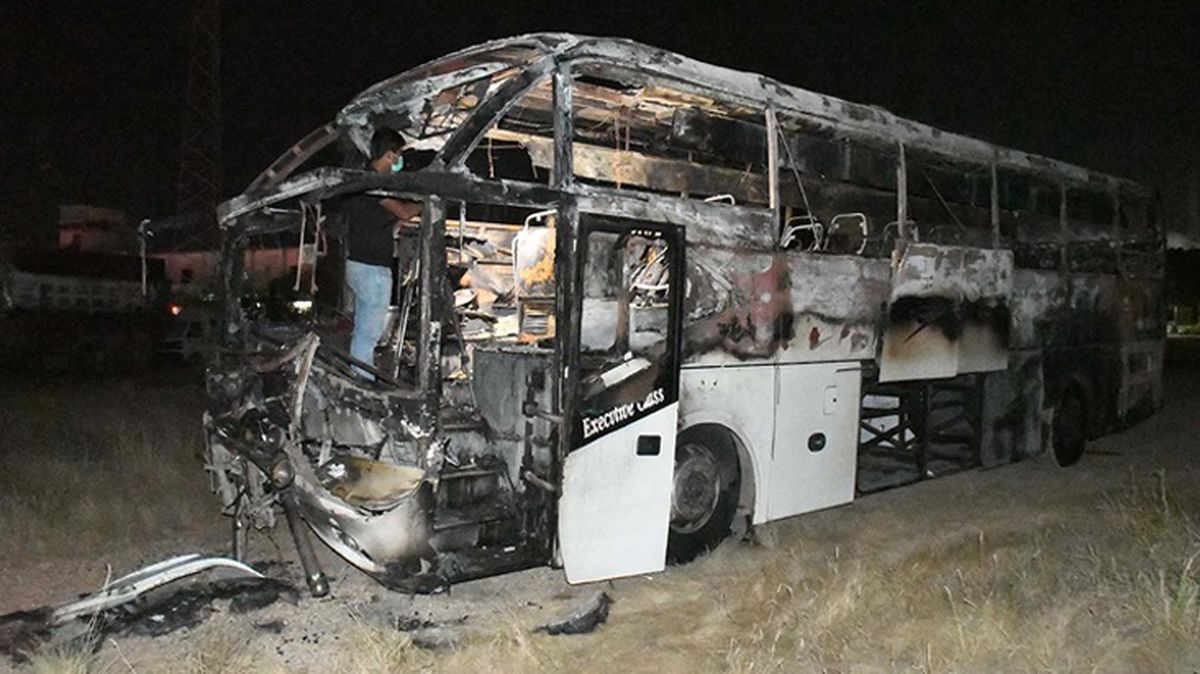 Pakistan\'da otobüs vadiye düştü: En az 28 kişi öldü