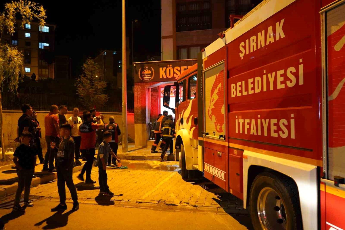 Şırnak\'ta Pastanede Yangın Çıktı