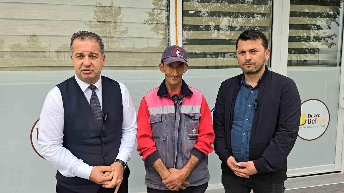 Temizlik İşçisi Bulduğu Cep Telefonunu Sahibine Teslim Etti
