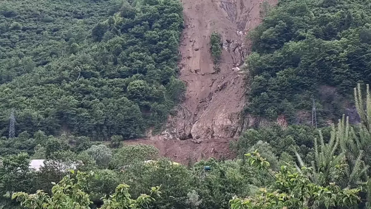 Heyelan Tehlikesi Borçka\'da Vatandaşları Tedirgin Ediyor