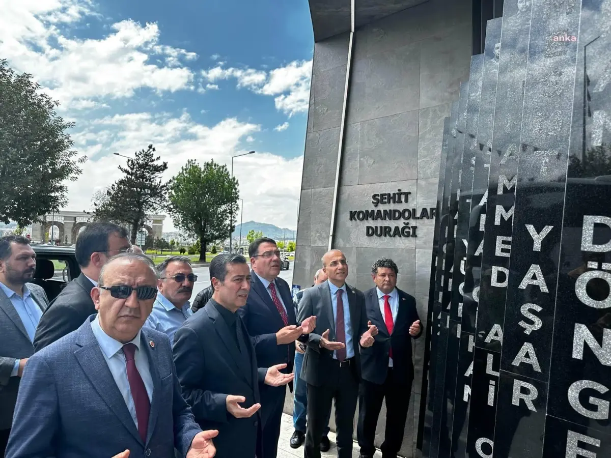 CHP Genel Başkan Yardımcısı Yankı Bağcıoğlu, Kayseri\'de Şehit Komandolar Durağı\'nı ziyaret etti