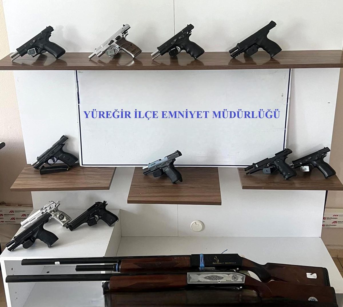 Adana\'da 13 ruhsatsız silah ele geçirildi, 102 şüpheli yakalandı
