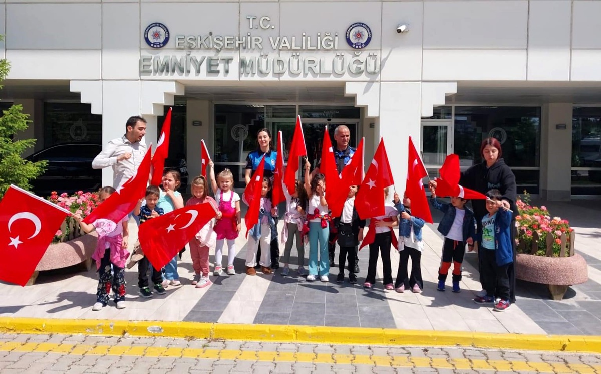 Eskişehir İl Emniyet Müdürlüğü\'ne Anaokulu Öğrencileri Ziyarette Bulundu