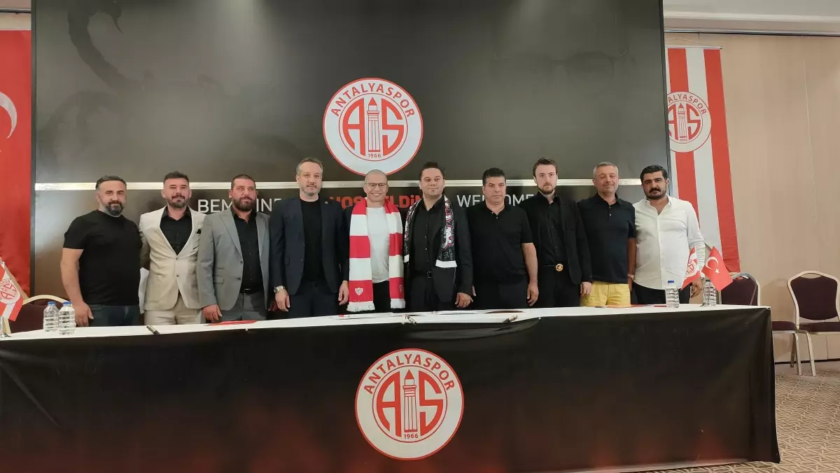 Bitexen Antalyaspor, Alex de Souza ile 2 yıllık sözleşme imzaladı