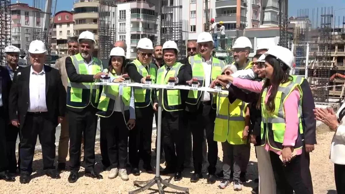 Osmangazi Belediye Başkanı Erkan Aydın Ayça Azak Gündüz Bakımevi ve Çocuk Kreşi\'nin Temelini Attı