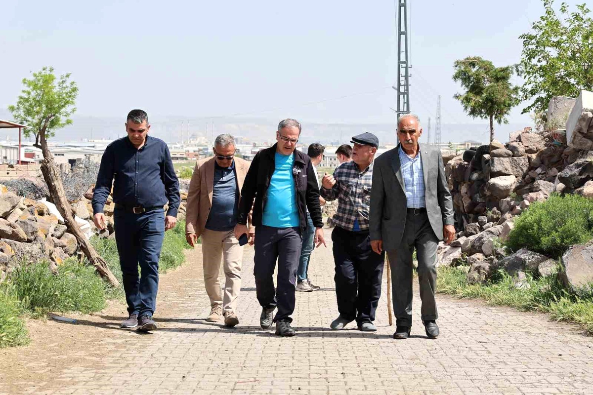 Hacılar Belediye Başkanı Bilal Özdoğan, Karpuzsekisi Gelbula mevkiinde içme suyu sorununu çözecek çalışmalar hakkında bilgi verdi