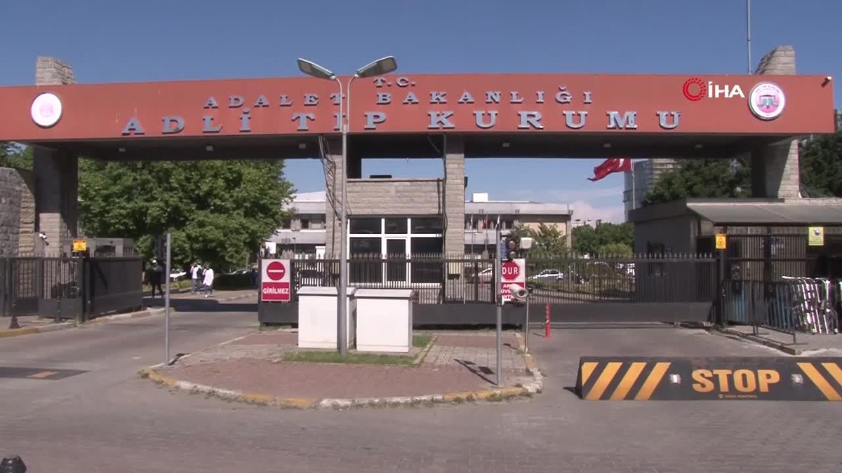 Beyoğlu\'nda öldürülen genç kızın cenazesi Adli Tıp\'tan alındı