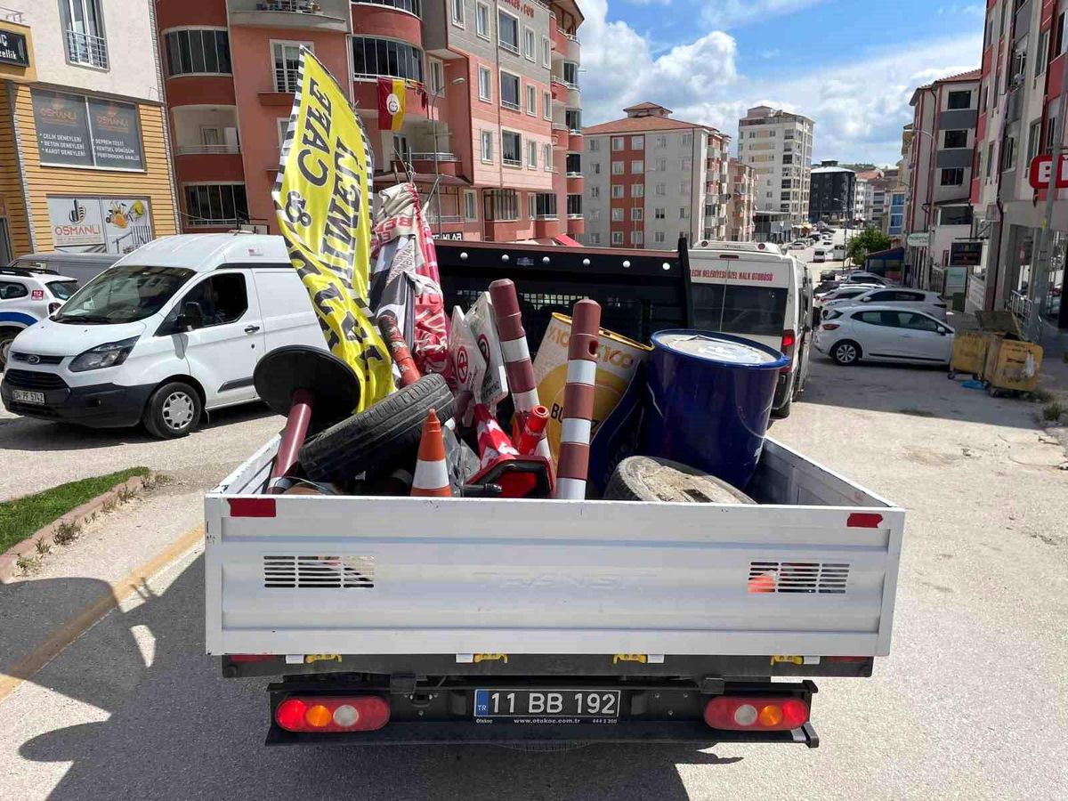 Bilecik\'te Yol ve Kaldırımlarda Görüntü Kirliliği İçin Çalışma Yapıldı