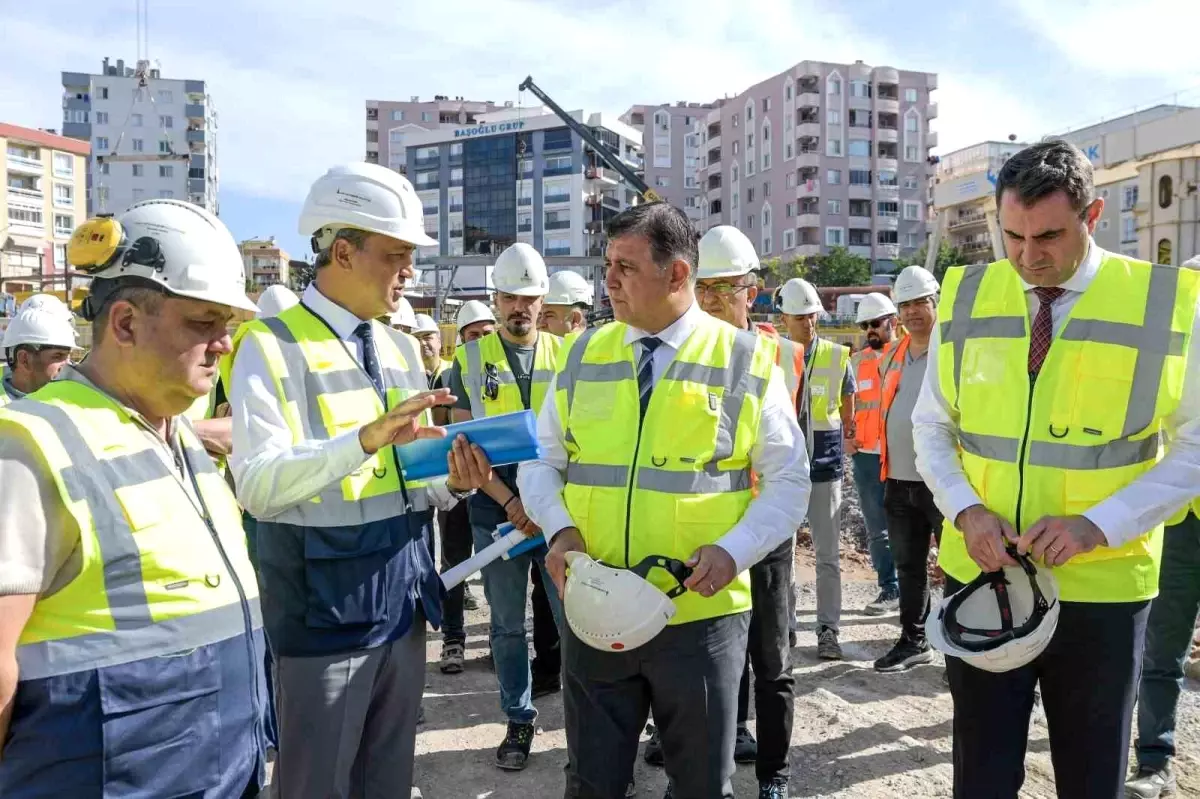 İzmir Büyükşehir Belediye Başkanı Buca Metrosu\'nda İncelemelerde Bulundu