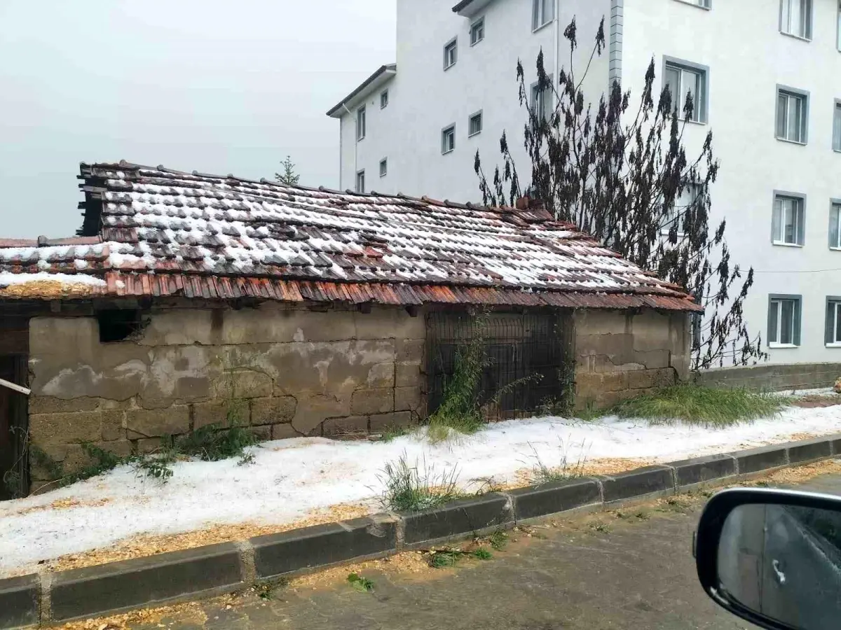 Kastamonu\'nun Devrekani ilçesinde dolu ve sağanak yağış etkili oldu