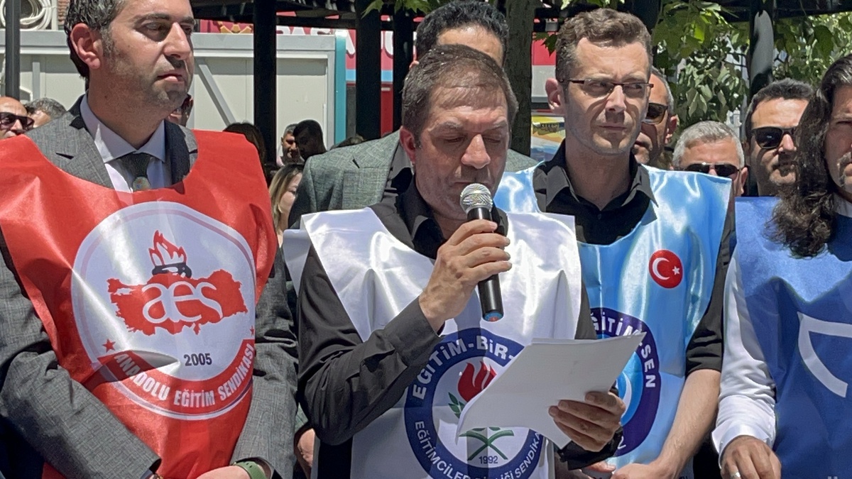 Öğretmenlere yönelik şiddete tepki: Kalemlerimizi kırıyoruz