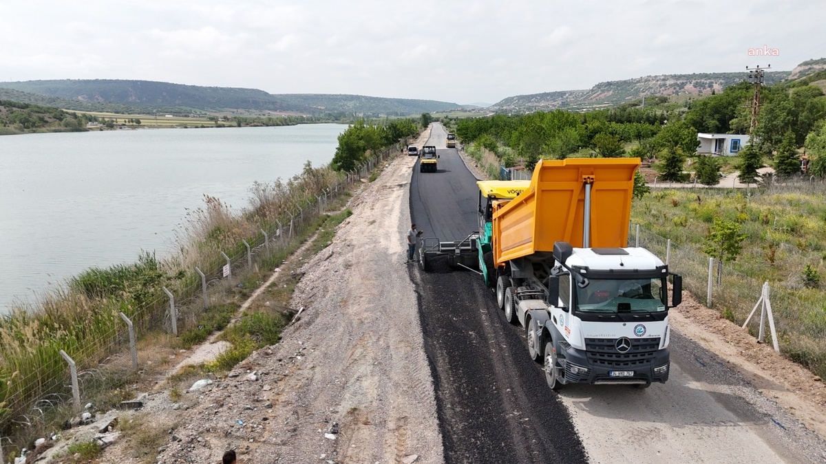 Eskişehir Büyükşehir Belediyesi Yol Bakım ve Onarım Çalışmalarına Devam Ediyor