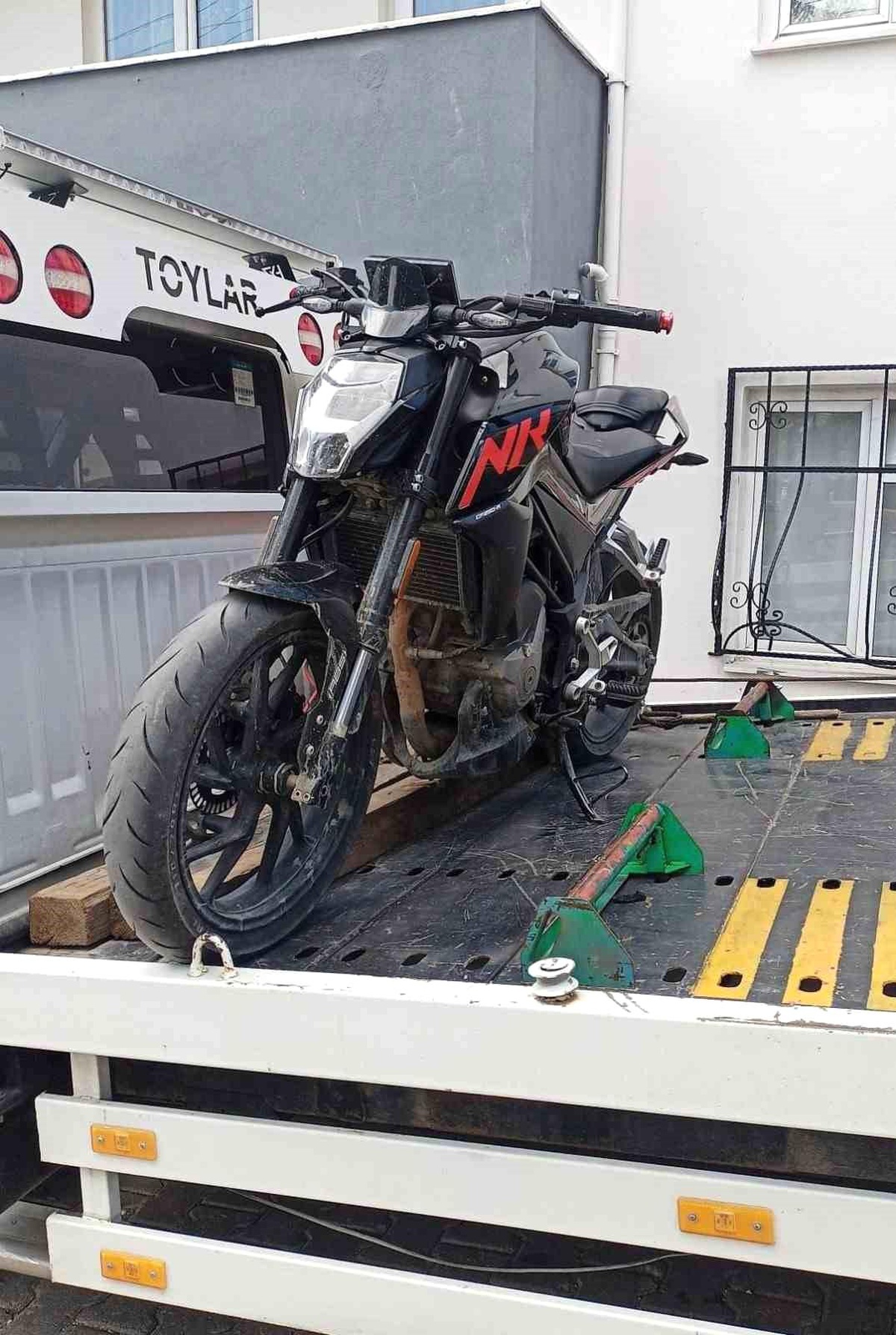 Bilecik\'te Tehlikeli Kovalamaca Sonucu Yakalanan Motosiklet Sürücüsü ve Yolcu