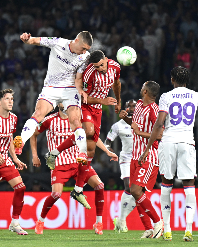 Fiorentina'yı 1-0 yenen Olympiakos, UEFA Konferans Ligi şampiyonu oldu