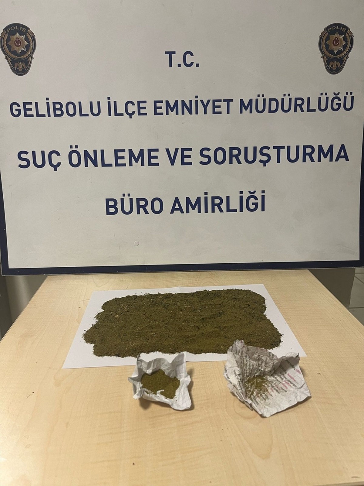Çanakkale\'de Ruhsatsız Silah ve Uyuşturucu Operasyonu: 2 Gözaltı