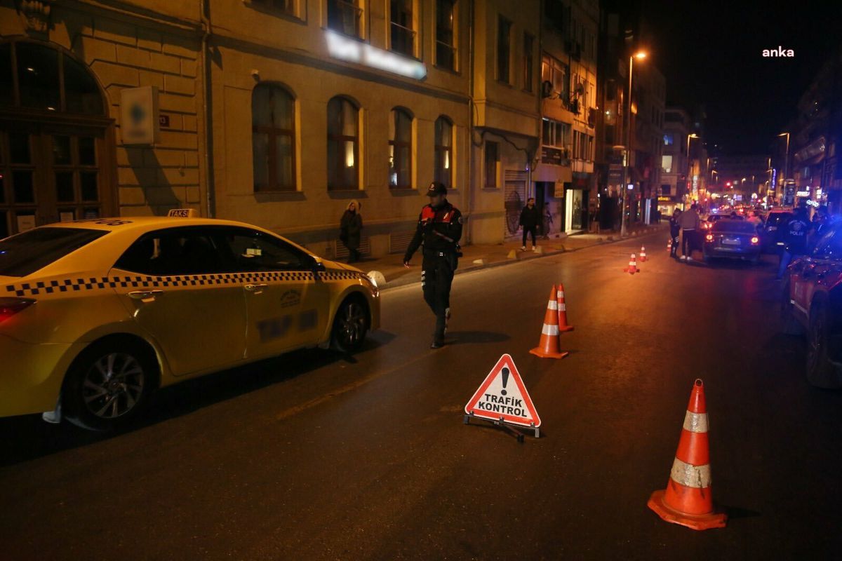 İstanbul\'da yapılan denetimde 35 ruhsatsız silah ele geçirildi