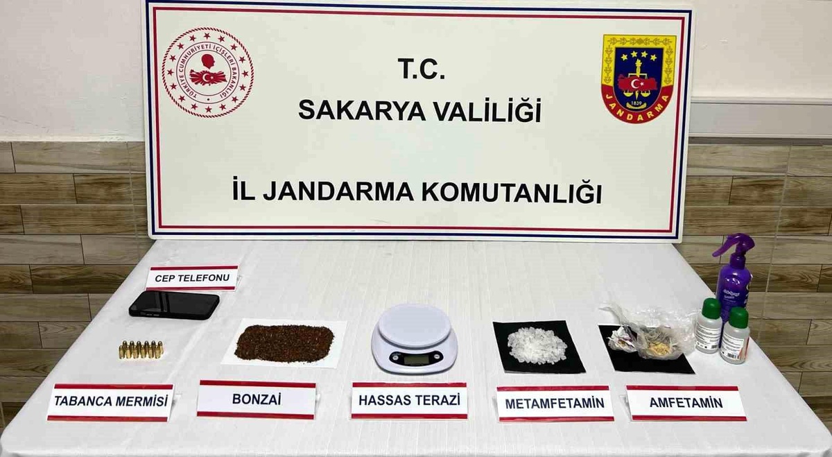Sakarya\'da yapılan uyuşturucu operasyonunda 4 şüpheli gözaltına alındı