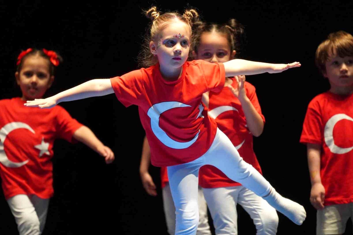 Bilecik Belediyesi Jimnastik Kursu Öğrencileri Hünerlerini Sergiledi
