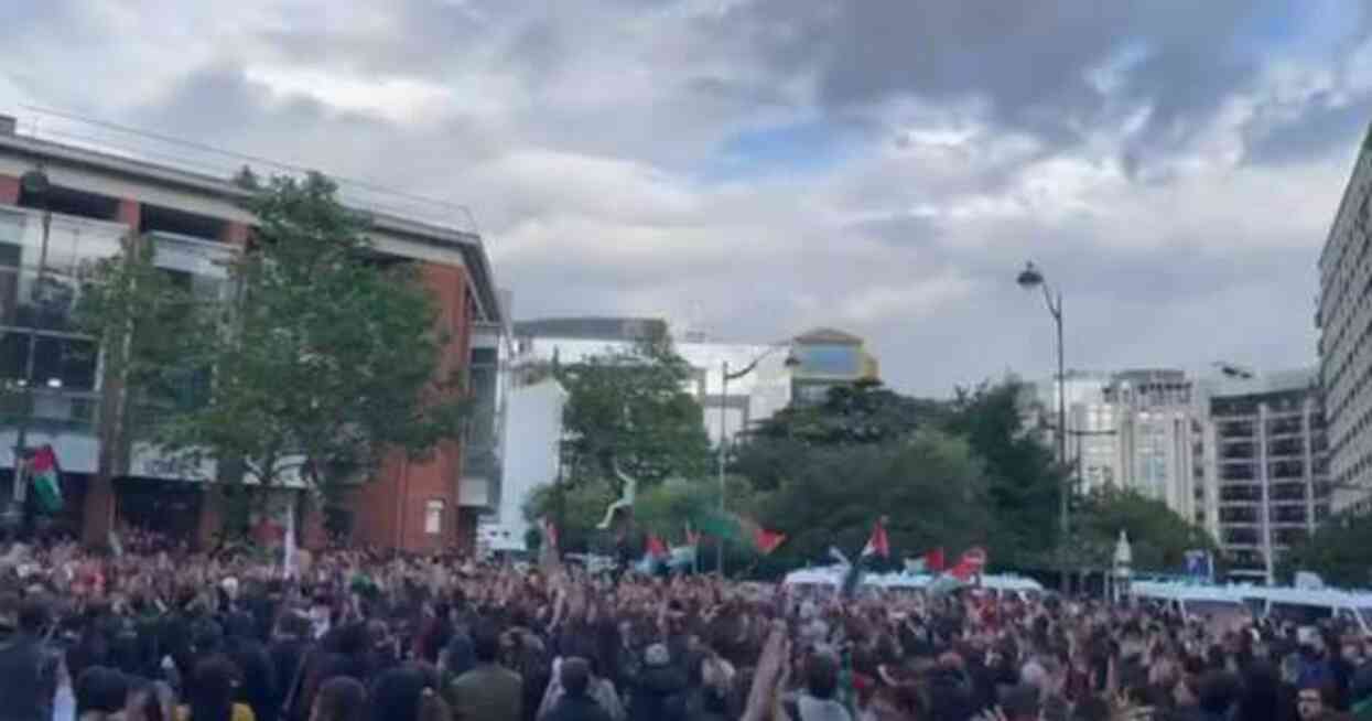 Netanyahu ile röportaj yapan Fransız kanalı ülkeyi karıştırdı! Yüzlerce kişi kanal binası önünde toplandı