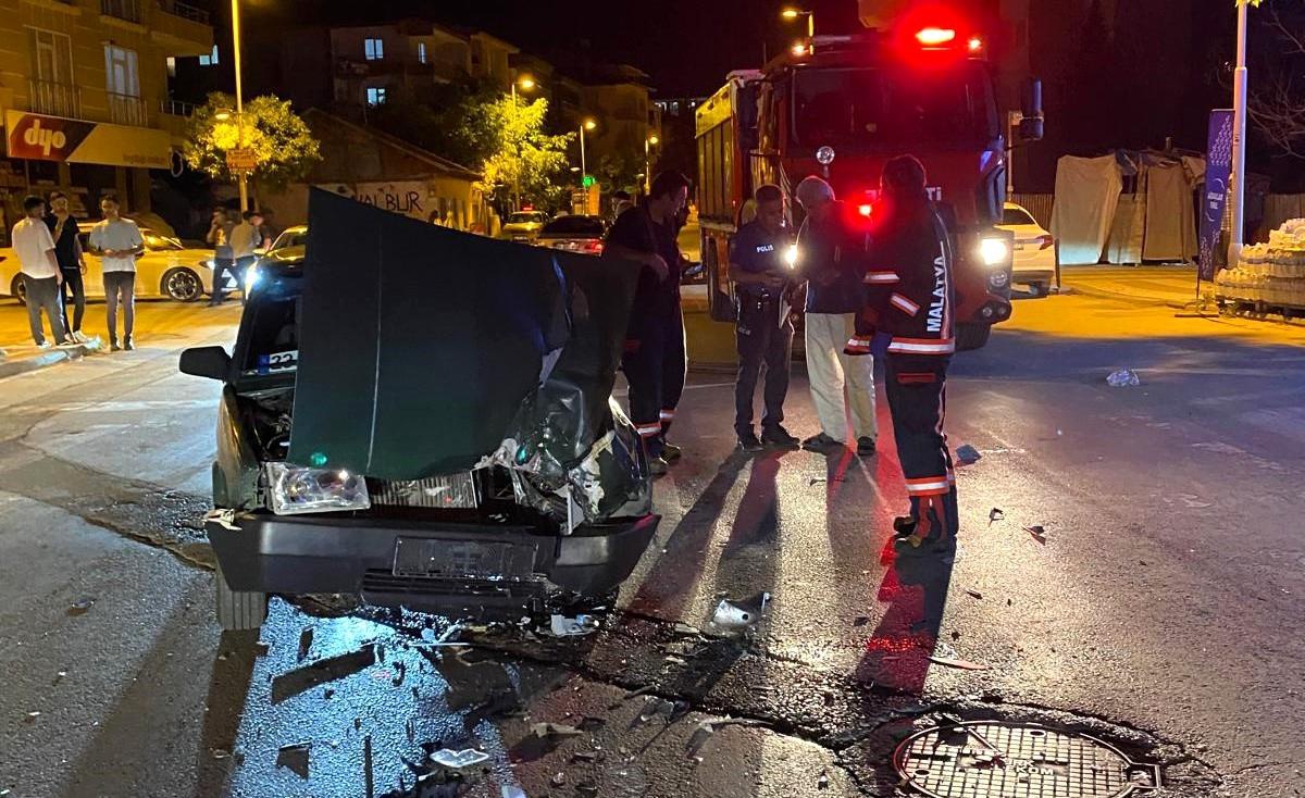 Malatya\'da otomobilin çarptığı motosikletli yaralandı