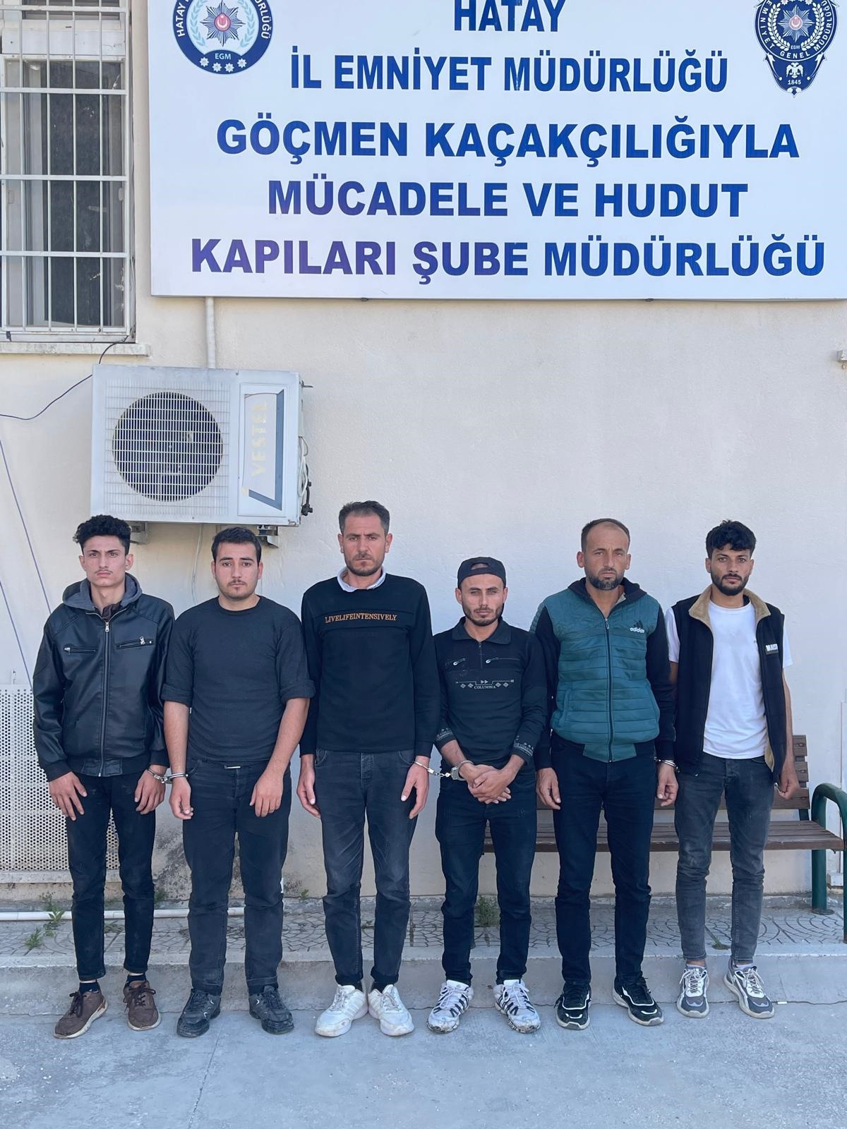 Hatay\'da 6 kaçak göçmen yakalandı, 3 şüpheli tutuklandı