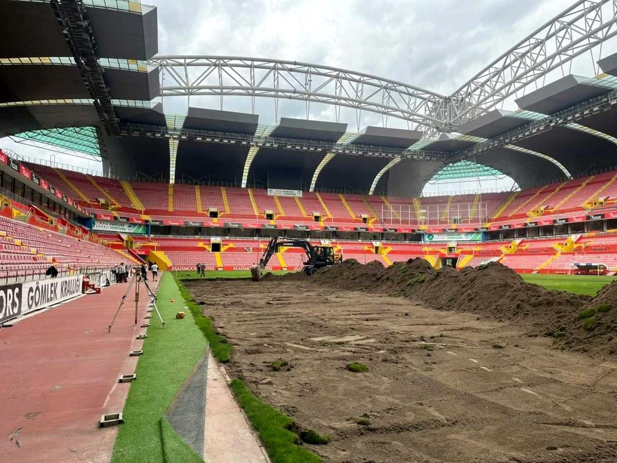 Kayserispor Stadyumu\'nun Zemini Yenileniyor