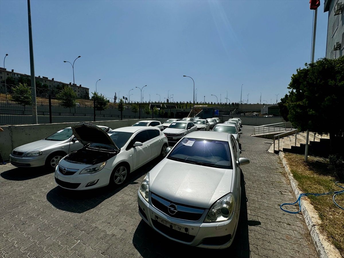 Şanlıurfa\'da Depremzedelerin Araçlarına Yapılan Dolandırıcılık Operasyonunda 5 Tutuklama