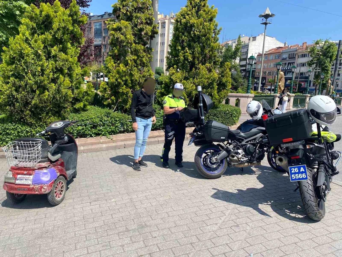 Eskişehir\'de Trafiğe Kapalı Alanlara Giren 71 Motosiklet Sürücüsüne Cezai İşlem Uygulandı